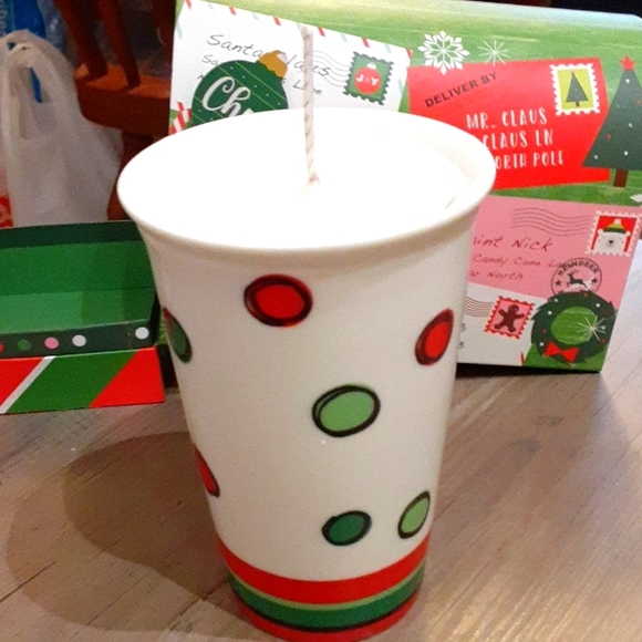 Handcrafted Toasted Marshmallow Martini Candle - Picture 3 of 5